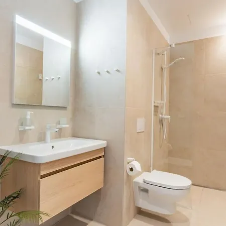 Autumn Is Here - Spend It With Your Loved One! Apartment